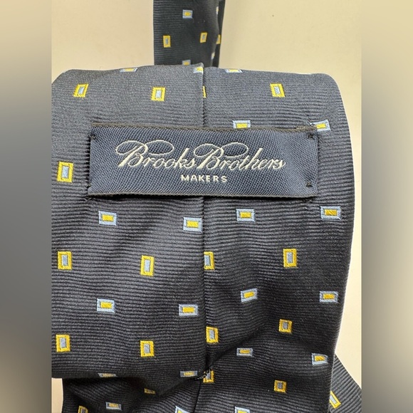 Brooks Brothers Mens 100% Silk Dark Blue Necktie - Picture 4 of 4